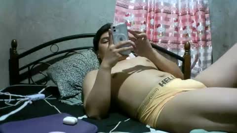 yourasian_lover29 online show from May 22, 3:17 pm