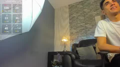 zack_joness10 online show from June 28, 3:56 am