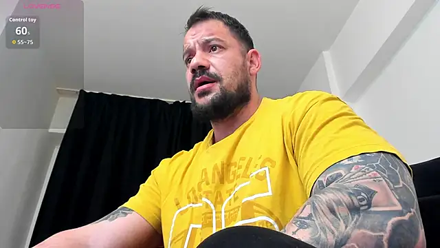 musclemonster31 online show from May 4, 3:19 am