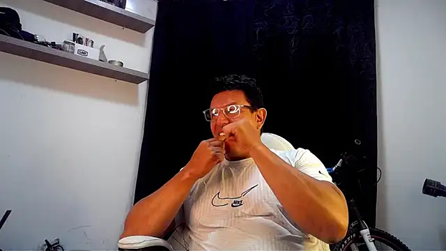 pedropicapi online show from May 4, 1:51 am