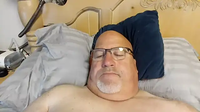 Bigbear0563 online show from May 19, 6:03 pm