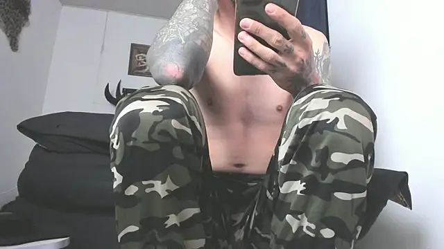 Aaron BigDickxxx online show from May 27, 10:23 am