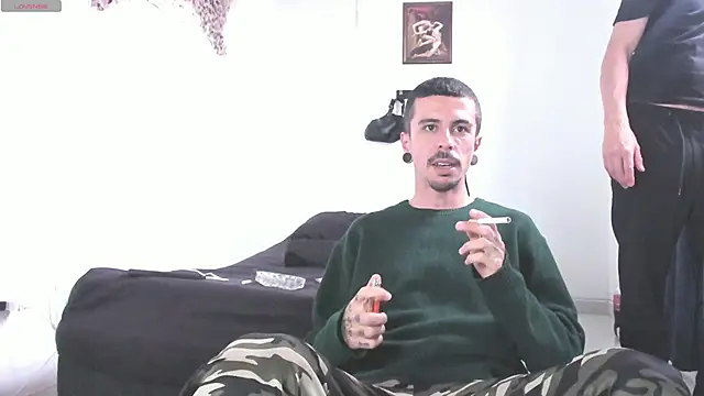 Aaron BigDickxxx online show from May 21, 5:39 pm