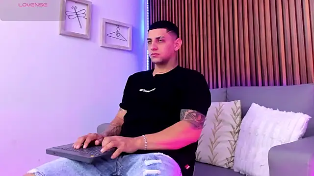 Alex cute77 online show from May 1, 12:19 pm