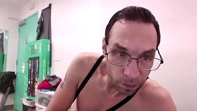 Iliketocooksquirt25 online show from May 5, 11:49 pm