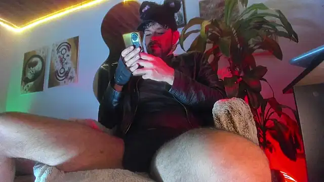 LatinMilk  online show from May 16, 11:58 pm