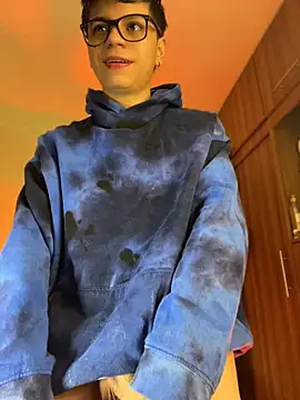 marckalexis online show from August 1, 5:17 am