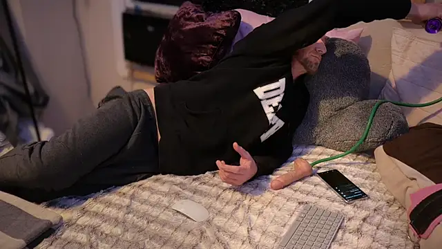 SexyDaddy303666 online show from May 21, 4:08 am