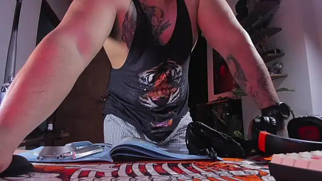 kingbear777 online show from June 3, 6:26 am