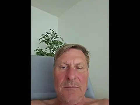 johnnym1 online show from May 13, 11:40 am