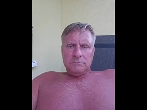 johnnym1 online show from August 9, 4:02 pm