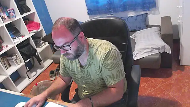 ravingr4d4 online show from July 27, 8:21 am