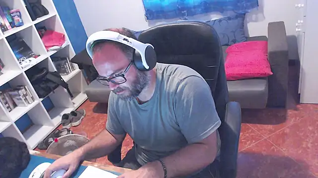 ravingr4d4 online show from July 28, 2:13 pm