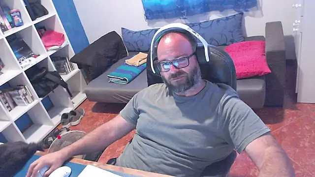 ravingr4d4 online show from July 28, 1:32 pm