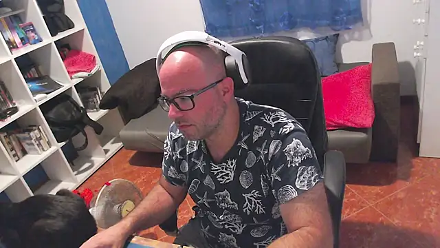 ravingr4d4 online show from August 2, 9:46 pm