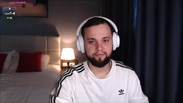 ChillyXO online show from July 11, 1:29 am