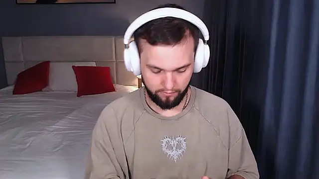 ChillyXO online show from July 19, 3:01 am