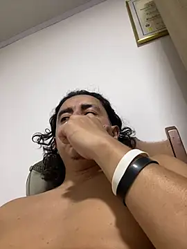DanielGomez9 online show from May 21, 5:36 am