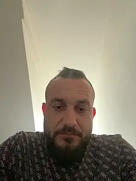 cosmin9000 online show from May 17, 9:27 am