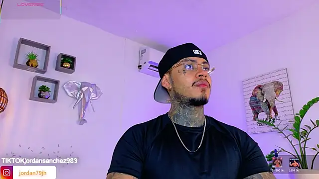 JordanSmiith  online show from May 4, 8:32 pm