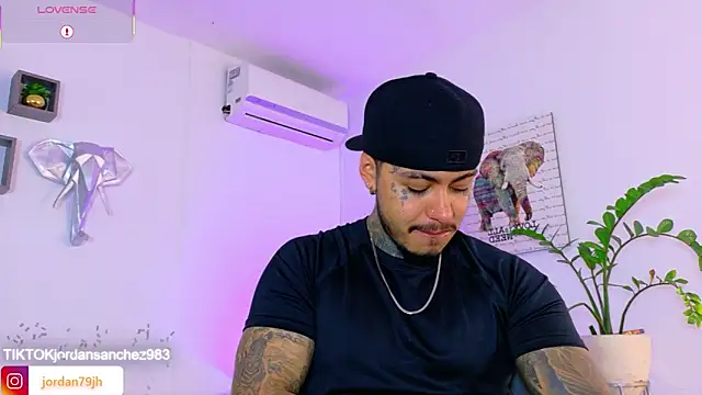 JordanSmiith  online show from June 9, 9:16 pm