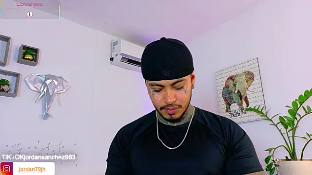 JordanSmiith  online show from June 15, 8:01 pm