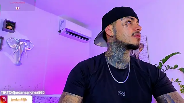 JordanSmiith  online show from June 5, 8:58 pm