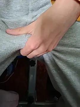 FreezingTie850 online show from May 11, 4:04 pm