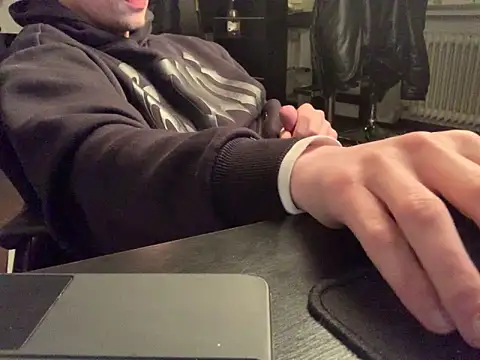 KendrickJiz online show from May 18, 8:35 pm