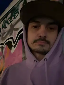 JustTylerr online show from May 16, 1:14 am