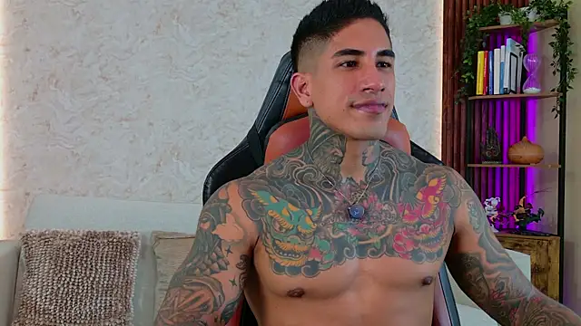 AdanReilly online show from July 25, 10:06 pm