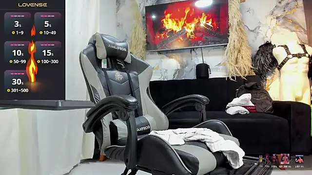 andy dwels777 online show from June 12, 11:24 pm