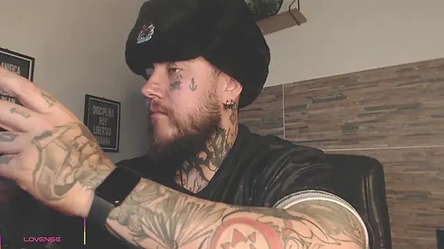 Ash gusbig online show from May 27, 11:35 pm