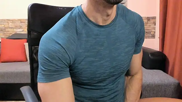 HotHunkTrainer online show from May 11, 8:38 am