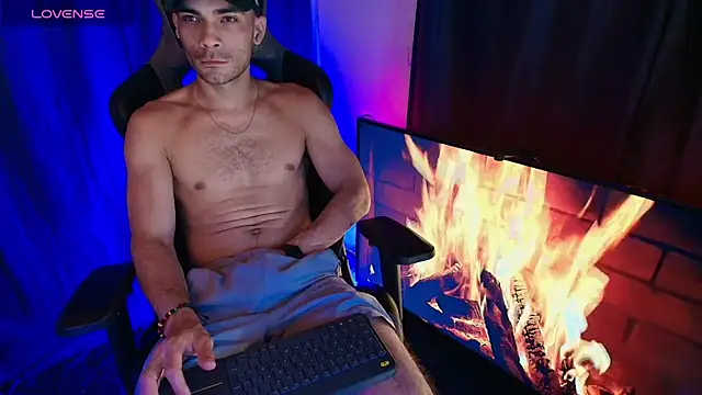 sexyboycolombi4 online show from May 7, 9:15 pm