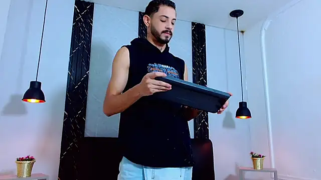 Erick Wall online show from July 18, 2:29 am