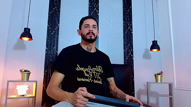 Erick Wall online show from August 3, 3:27 am