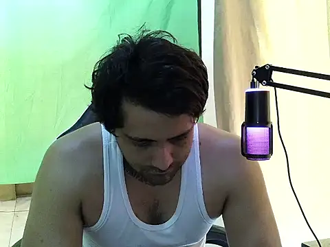 aronmiller404 online show from July 19, 7:53 pm