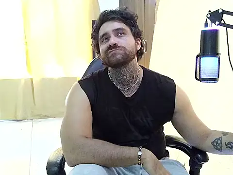 aronmiller404 online show from July 6, 2:14 pm