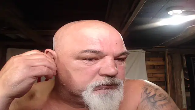 Newfiesausage1972 online show from July 27, 9:00 pm