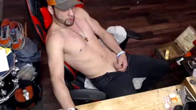 tongueispowerr6d9 online show from May 4, 6:04 am