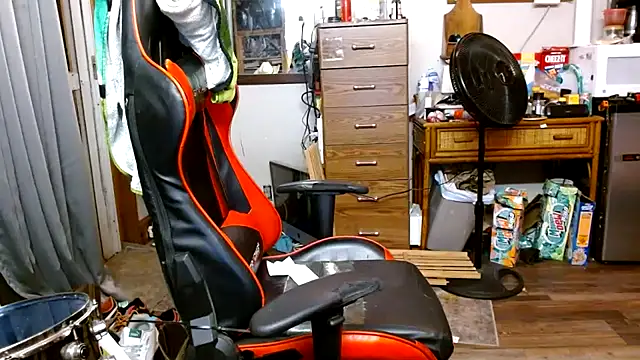 tongueispowerr6d9 online show from August 10, 1:33 am