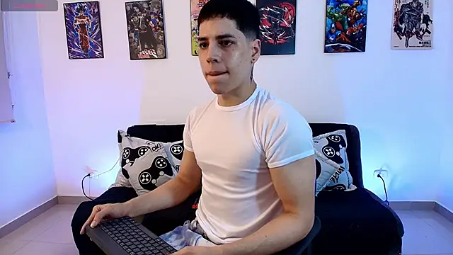jonathanjoestar  online show from April 25, 11:46 pm