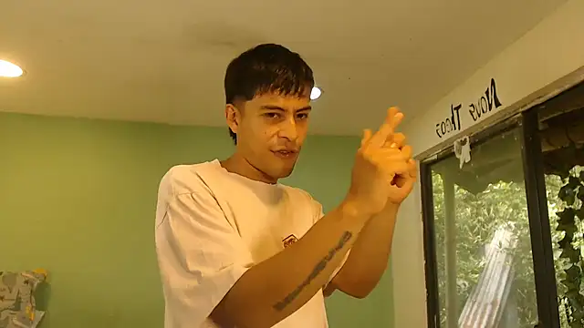 danielitopapuu online show from May 7, 3:34 pm