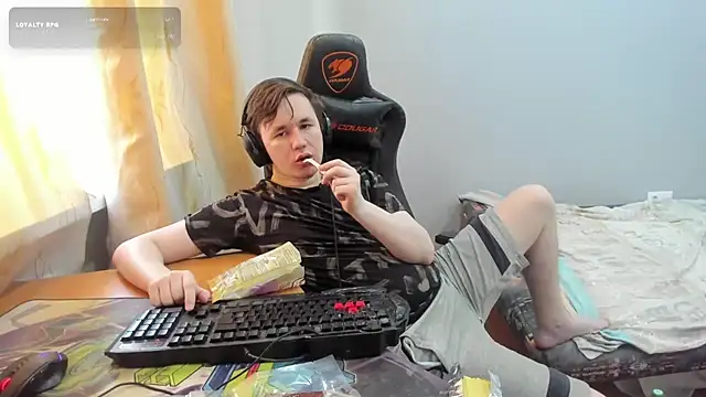 iliaskrislove online show from July 28, 11:17 am