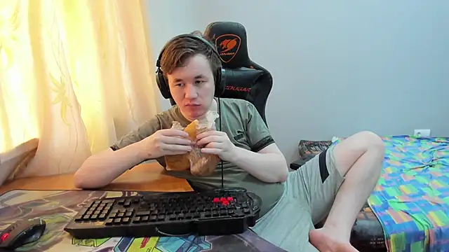 iliaskrislove online show from July 20, 10:50 am