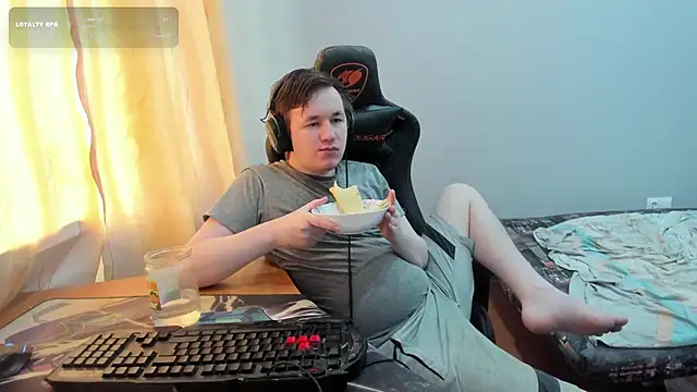 iliaskrislove online show from August 1, 8:46 am