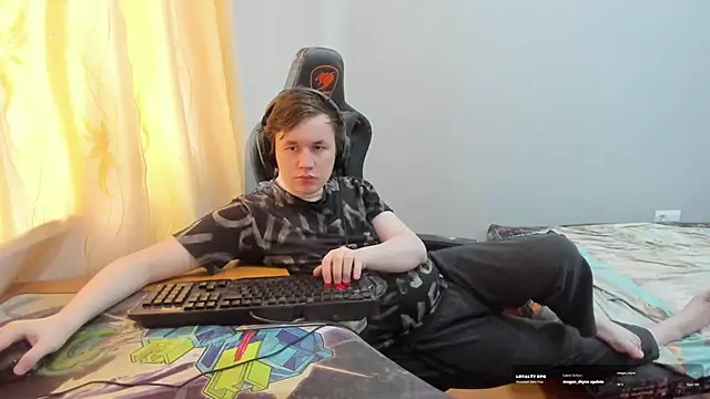 iliaskrislove online show from August 5, 11:37 am