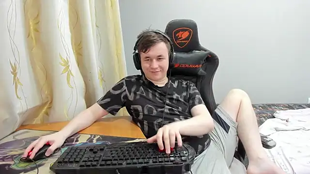iliaskrislove online show from May 13, 9:45 pm