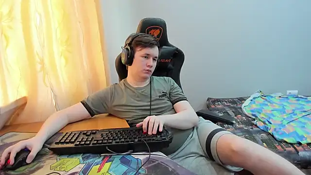 iliaskrislove online show from July 19, 11:05 am